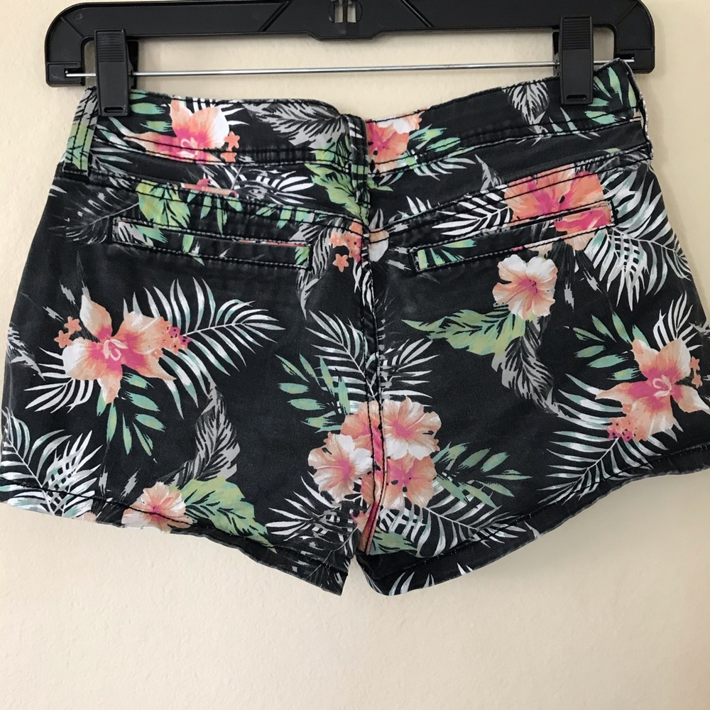 Floral Short Pattern - Picture 4 of 4